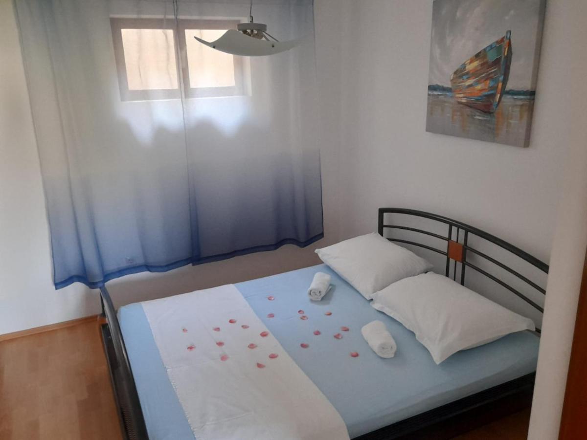 Apartmani I & J Seric เซเกต วรันยีชา ภายนอก รูปภาพ