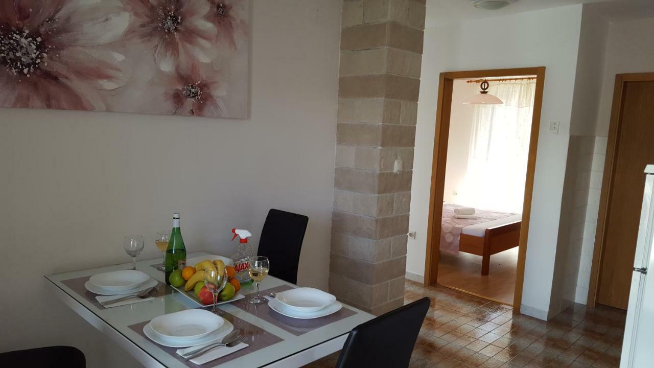 Apartmani I & J Seric เซเกต วรันยีชา ภายนอก รูปภาพ