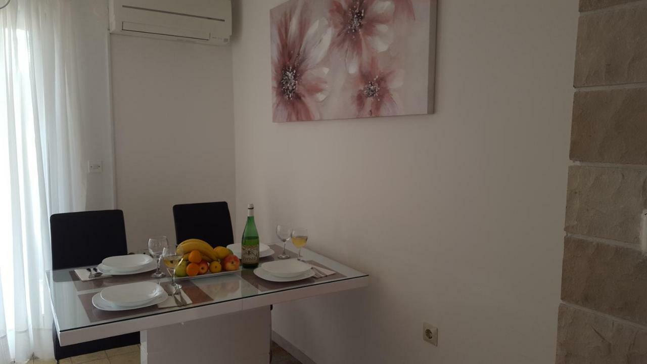 Apartmani I & J Seric เซเกต วรันยีชา ภายนอก รูปภาพ